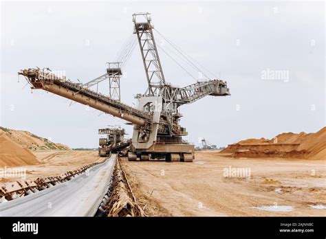 Giant Bucket Wheel Excavator The Biggest Excavator In The World The