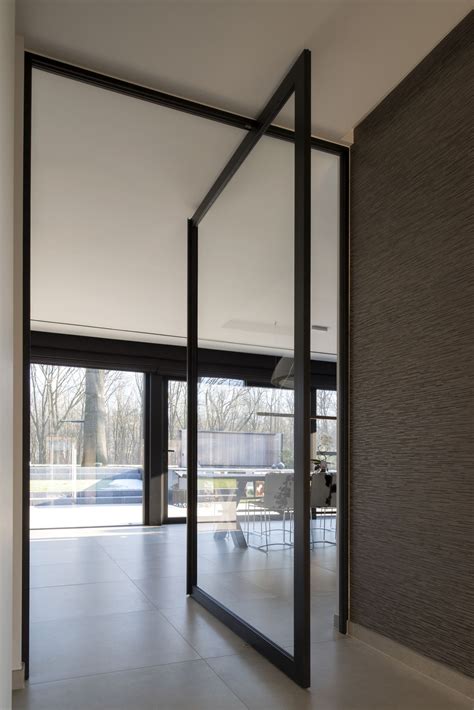 Glass Pivoting Door With Offset Axis Pivot Skd Pivot Schuifdeuren