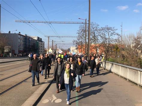 En Images Manifestation Du F Vrier Mar E Humaine Dans Les Rues Du