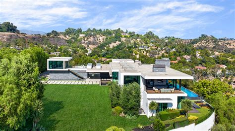 Benedict Canyon An Open Plan House For Entertaining With Guest House