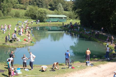 Pêche de truites en Loisirs Pisciculture Monchel 62