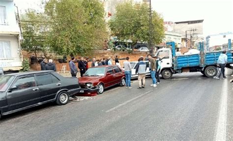 Kontrolden çıkan kamyonet park halindeki araçlara çarptı Doğruhaber