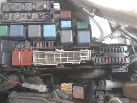 Замена "главного" предохранителя — Toyota Prius (20), 1,5 л, 2003 года ...