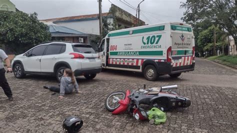 Choque Entre Una Moto Y Un Auto Dejó A Un Joven Con Heridas