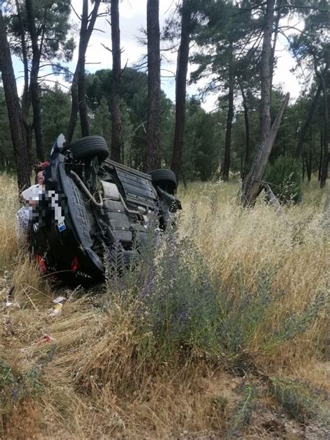 Mujer de 67 años resulta herida tras salida de vía de un coche en Nava