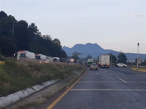 Retienen Presuntos Normalistas Camiones En La Morelia P Tzcuaro