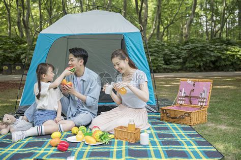 一家人郊游野餐高清图片下载 正版图片500916776 摄图网