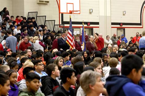 Worthington Middle Schools honor veterans during Wednesday program ...