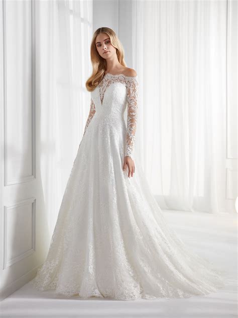 Abito Da Sposa Linea Ad A Tulle Pizzo E Scollo Bateau Cristian Spose