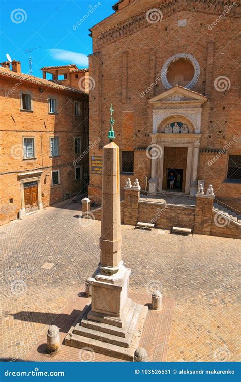 Urbino Italien August Chiesa Di San Domenico Marktplatz