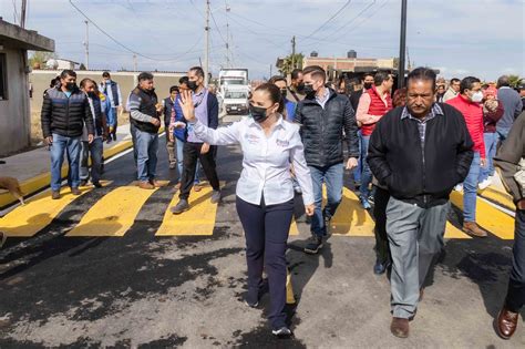 Entrega Paola Angon pavimentación de calle Constitución