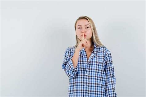 Из за чего может быть комок в горле