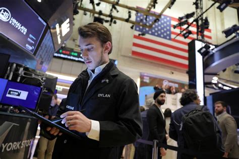 Wallstreet Ditutup Melemah Seiring Menguatnya Potensi Kenaikan Suku