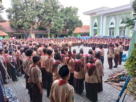 Menumbuhkan Karakter Laksana Tunas Kelapa Dalam Lomba Tingkat 1 MTs