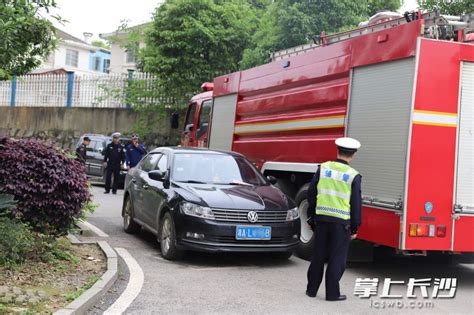 小区消防通道堵不堵，消防车“开道”走一走 现场 长沙晚报网