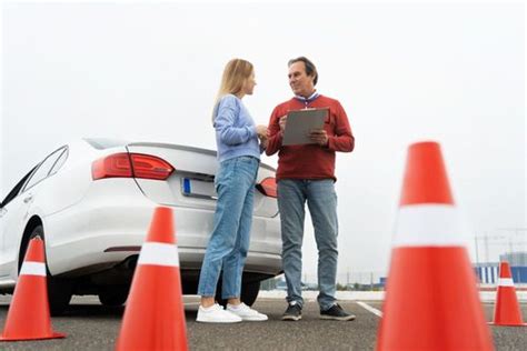 Devenir moniteur d auto école auto entrepreneur inscriptions et salaires