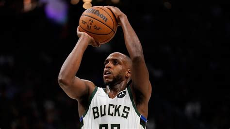 Khris Middleton: Milwaukee Bucks star set to return from injury for ...