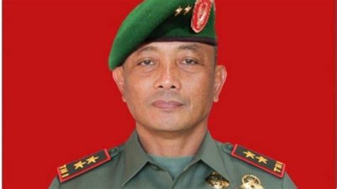 Profil Pangdam Xvii Cenderawasih Mayjen Tni Izak Pangemanan Tribun