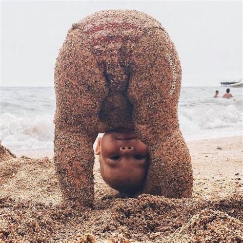 Peek A Boo Sandy Bottoms Up Beach Photo😂😍 Sestradmiration Via Caroletanenbaum Ig Beach