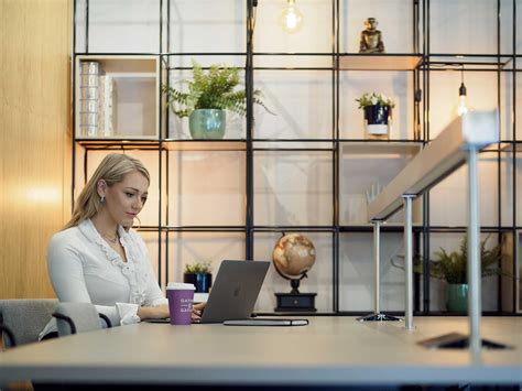 The 8 Benefits Of Hot Desking For Your Office Space