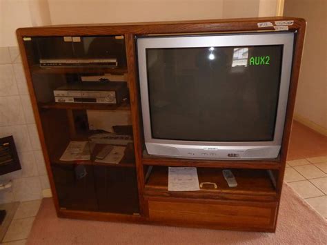 Lot Inoakvations Oak Media Cabinet Sansui Television Set