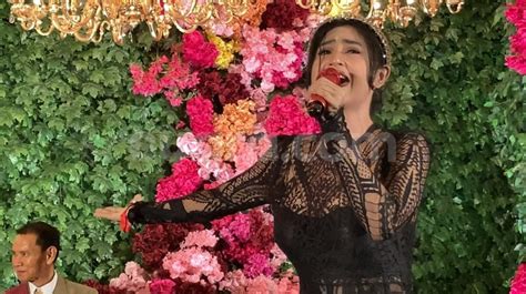 Datang Sendiri Ke Nikahan Putra Hotman Paris Dewi Perssik Benar Benar