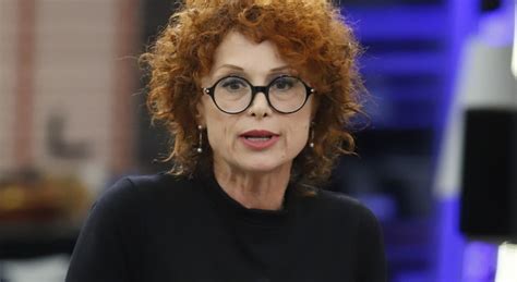 Grande Fratello Beatrice Luzzi Lascia La Casa L Annuncio Che