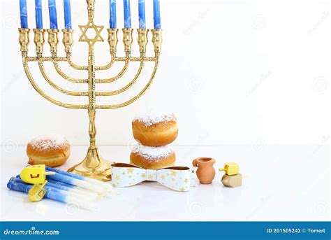 Imagem De Hanukkah Feriado Judeu A Menorah Tradicional Candelabro