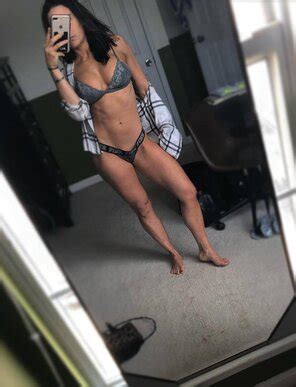 New Here Lingerie Flannel Selfie 25F Porn Pic