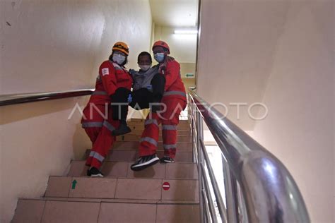 Simulasi Untuk Hari Kesiapsiagaan Bencana Nasional Antara Foto