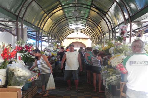 Venda de velas e flores aumenta para feriado de Finados O que é