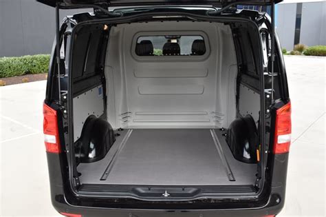 Aggregate more than 130 mercedes vito 9 seater interior super hot ...