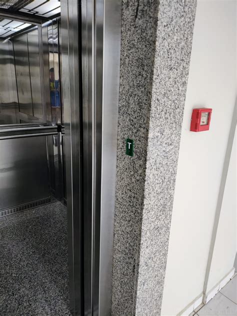 Placa Batente Elevador E Indica O De Pavimento Para Escadas Total