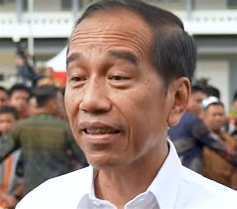 Senyum Jokowi Saat Ditanya Ikut Dorong Pertemuan Megawati Dan Prabowo