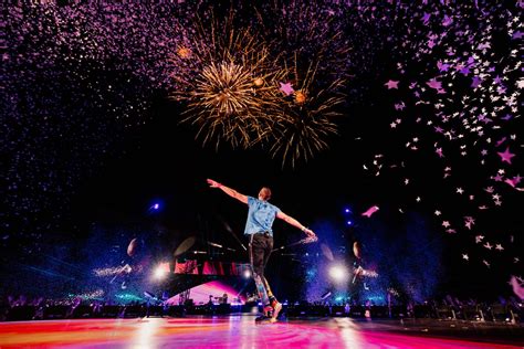 Coldplay Bakal Konser Di Jakarta Chris Martin Halo Apa Kabar Yang Di