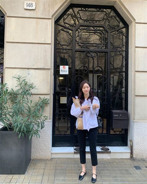 Quần skinny jeans đùng đùng hot trở lại và cách diện bạn nên cập nhật ngay để sành điệu chẳng