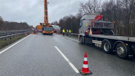 A27 Nach Lkw Unfall Zwischen Bremen Und Bremerhaven Wieder Freigegeben