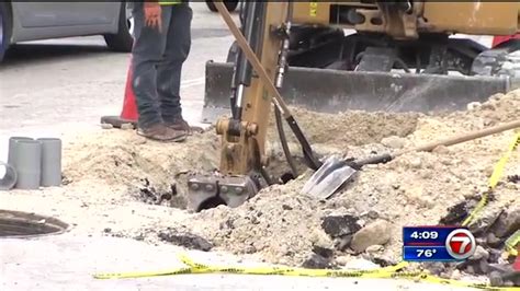 Crews Cap Gas Leak In Miami Road Wsvn 7news Miami News Weather