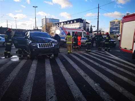 Wypadek na rondzie Jagiellonów w Bydgoszczy ZDJĘCIA Super Express