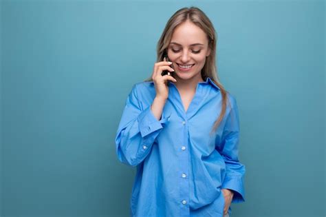 Premium Photo Charming Blonde Woman Chatting In A Smartphone On A