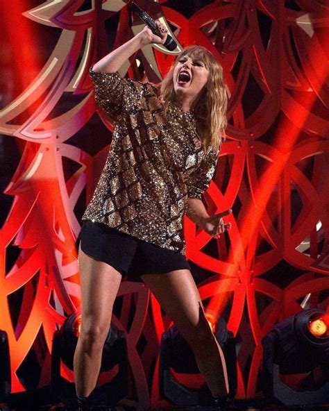 Taylor Swifts Thicc Thighs Rtaylorswiftslegs