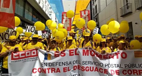 Miles De Trabajadores De Correos Se Manifiestan Para Evitar Lo Que