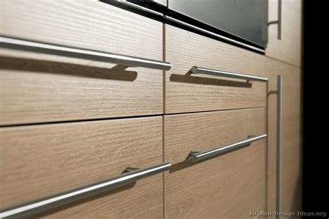 Tips On Choosing Kitchen Cabinet Handles