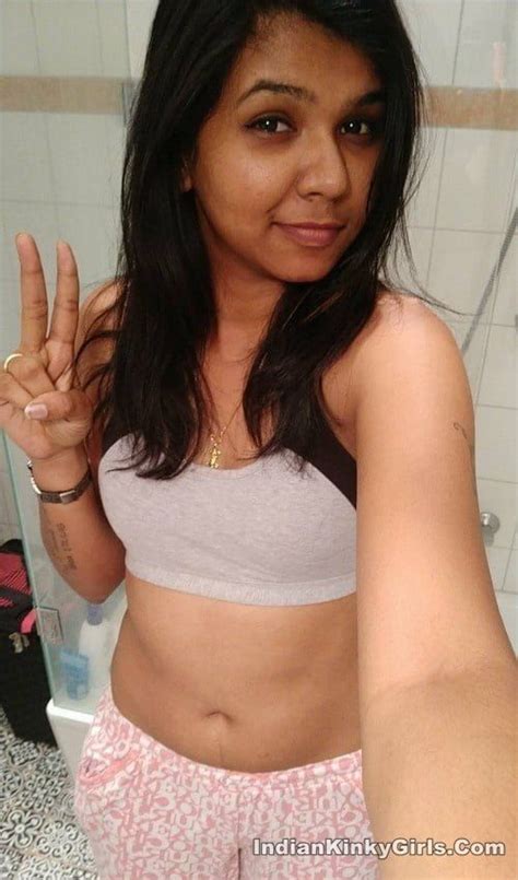 Horny Horny Indian College Nude Bathroom Selfies Zdjęcie Porno