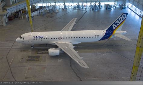 Airbus Paints First Airbus A320 In Fantastic Original 1980s Paint Scheme