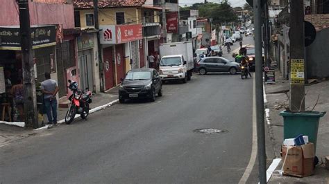 Camaçari Dupla assalta clínica e cliente reage