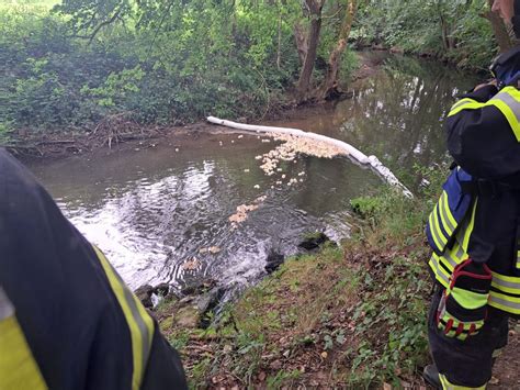 Einsatz Verschmutzung Auf Gew Sser L Schzug Peckelsheim