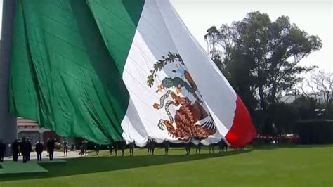 ¿qué Significa Izar La Bandera De México Al Revés Publimetro México