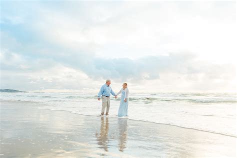 Rainy Day Beach Photo Session | Extended Family Adventures - Amy Gray Photography