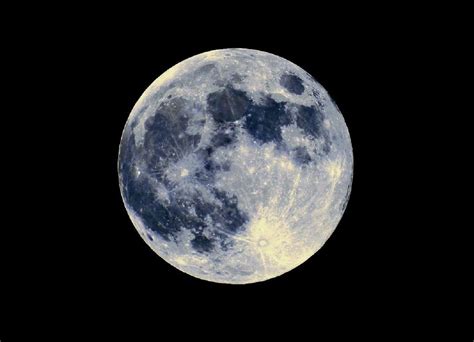 Phénomène rare une super Lune bleue sera observable la nuit